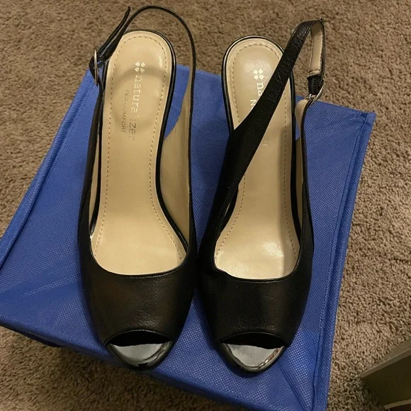 Naturalizer Black Leather Peep Heels - Picture 3 of 5